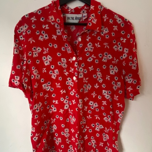 ON THE VERGE - RED VINTAGE TOP - MEDIUM - Picture 1 of 2